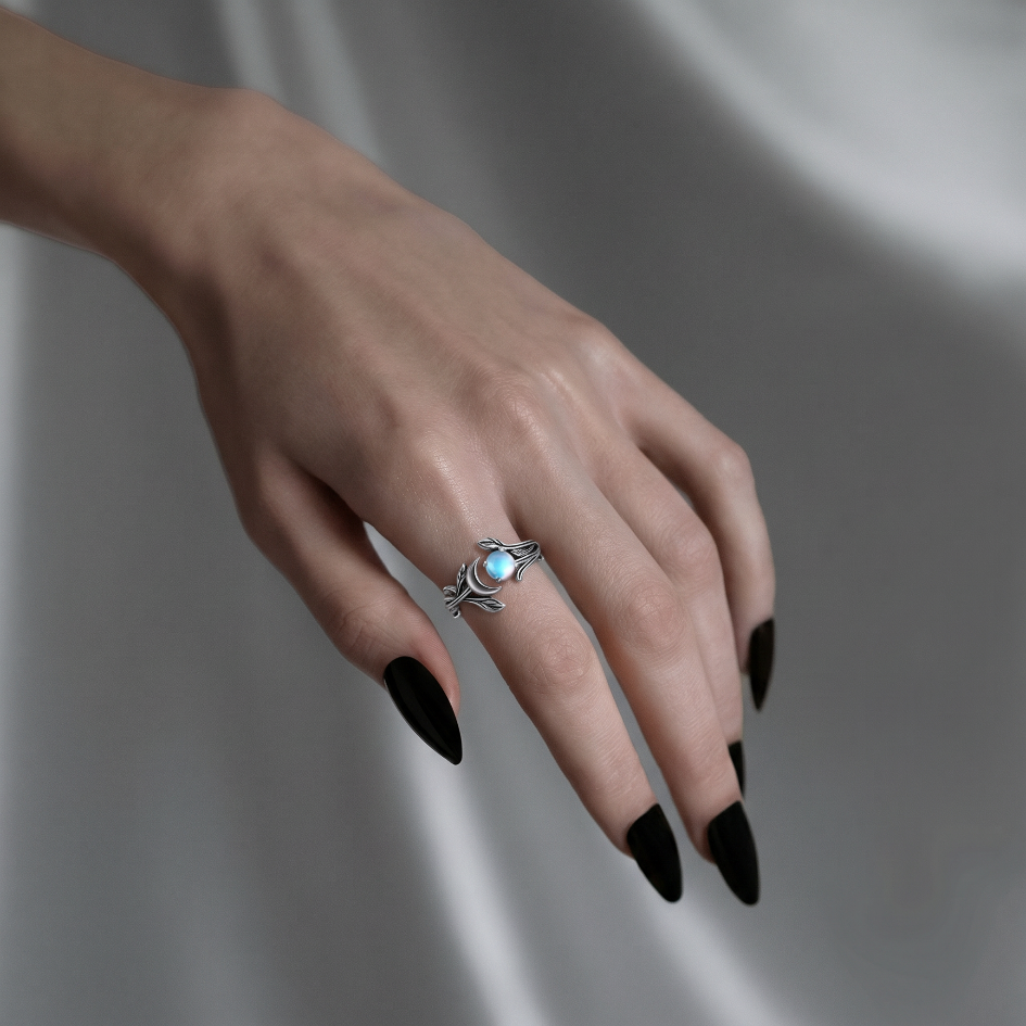 MOONLEAF GLOW.Sterling Silver Moonstone Ring