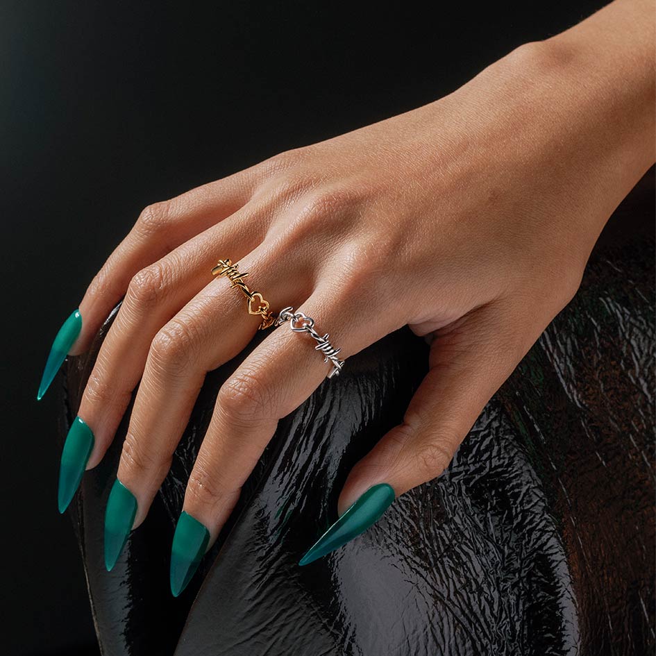 BOUND. Hearts & Barbed Wire Band Ring - Silver