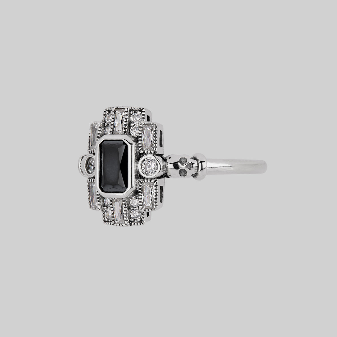 DECO. Skull & Black Spinel Cocktail Ring - Silver