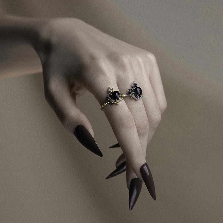 IGNIS COR. Sacred Heart Black Onyx Ring - Silver