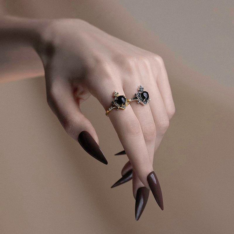 IGNIS COR. Sacred Heart Black Onyx Ring - Silver