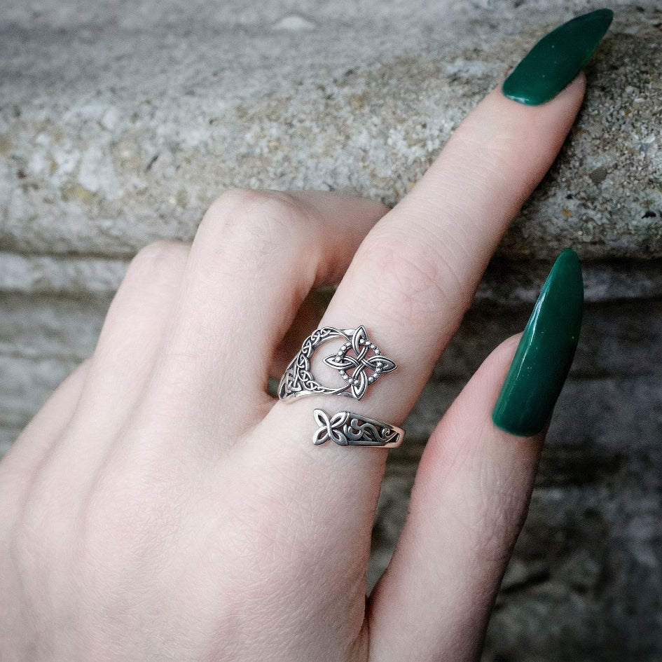 ETERNAL KNOT. Celtic Knot Ring - Silver
