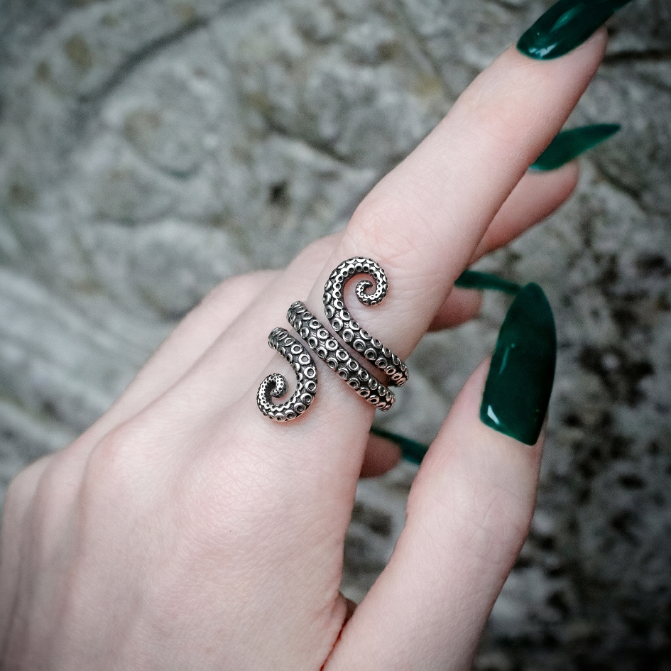 ABYSSAL EMBRACE. Octopus Tentacle Wrap Ring - Silver