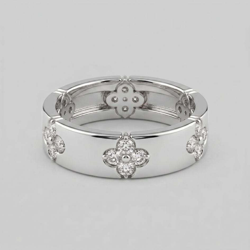 LUCKY CLOVER. Classic Four-Leaf Ring - Silver