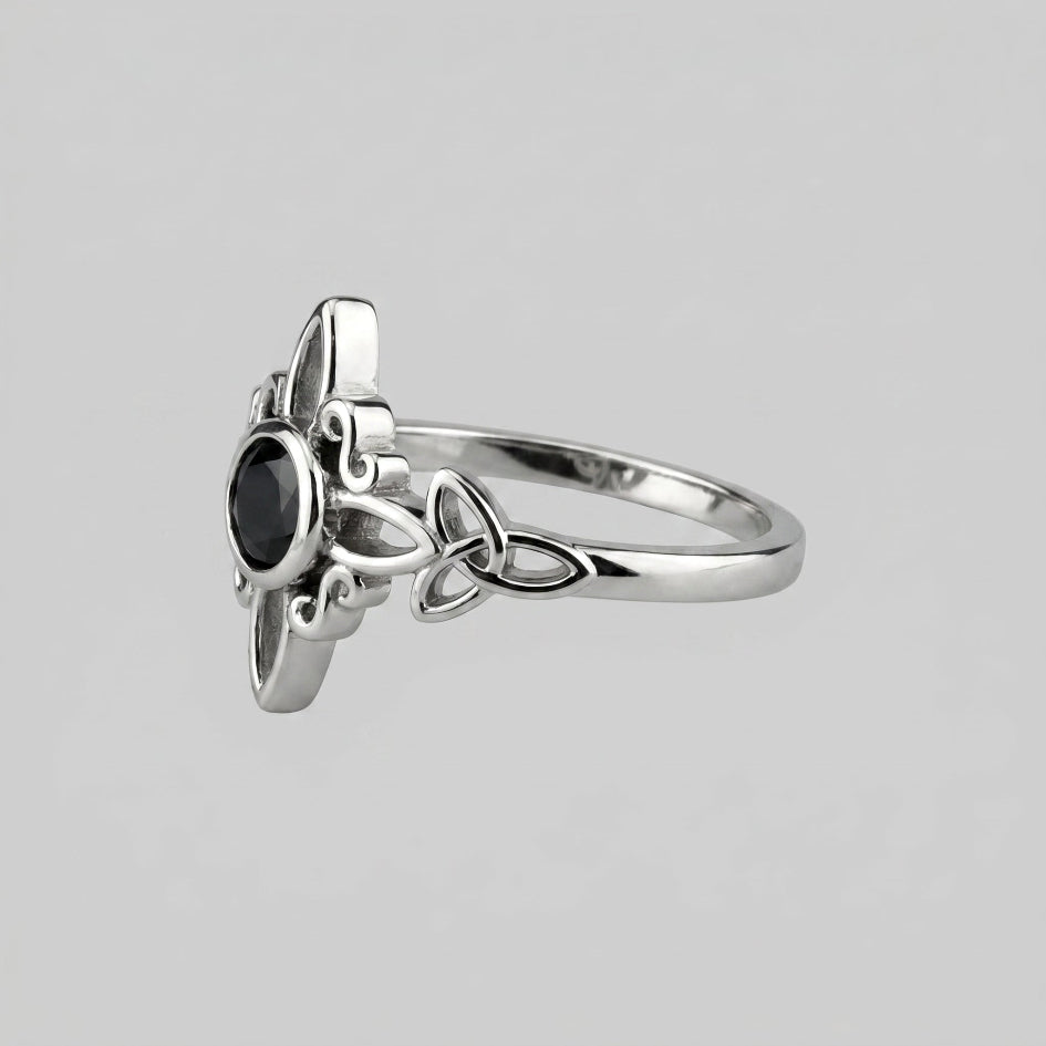 NOIR SOLSTICE. Celtic Knot Starburst Ring - Silver