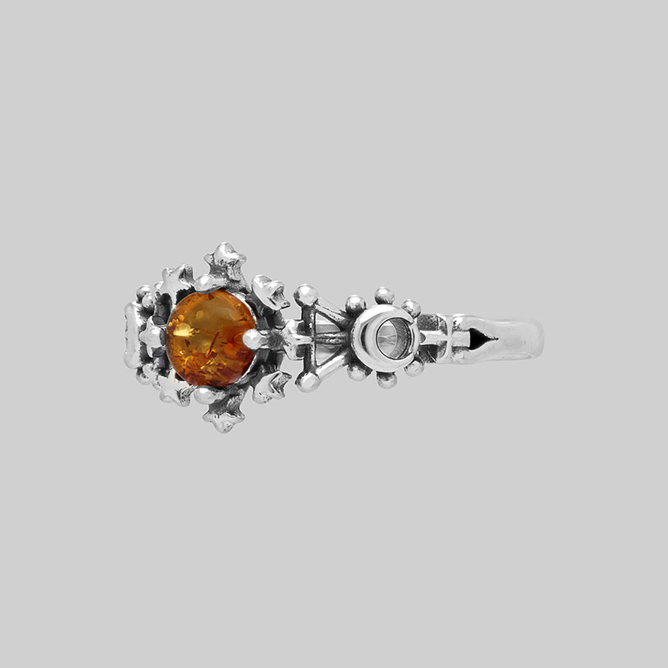 SOLARIS. Flaming Sun Amber Ring - Silver