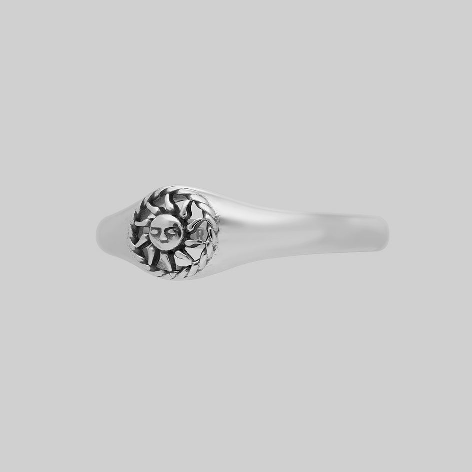 SOLIS. Sun Signet Ring - Silver