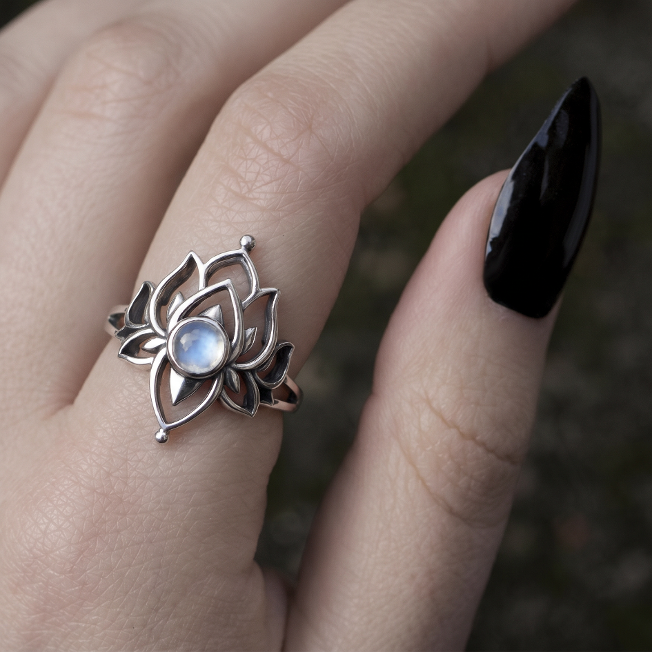LUNAR LOTUS. Mandala Moonstone  Ring - Silver