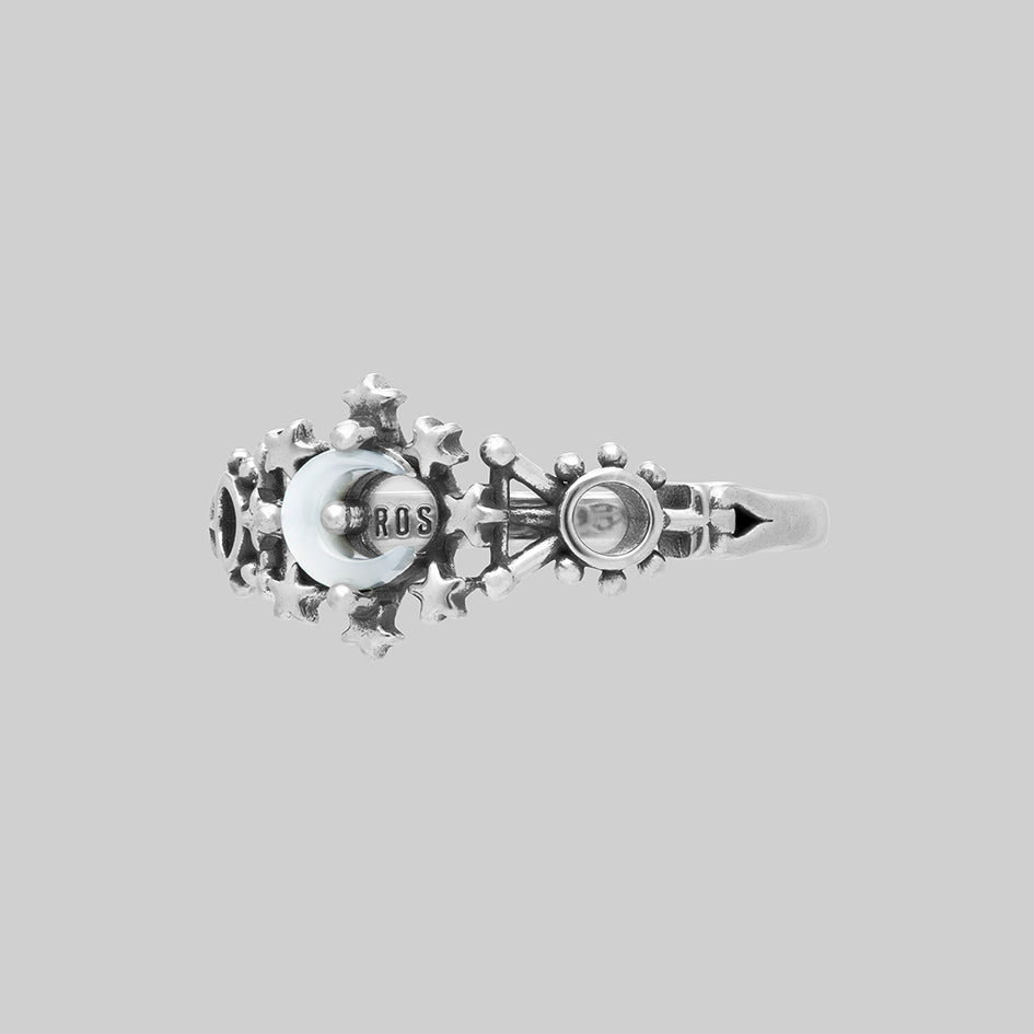 LUNAE. Crescent Moon Pearl Ring - Silver