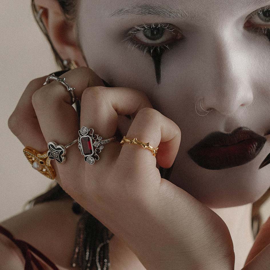 ANNIE. Tudor Crest Black Enamel Ring - Silver