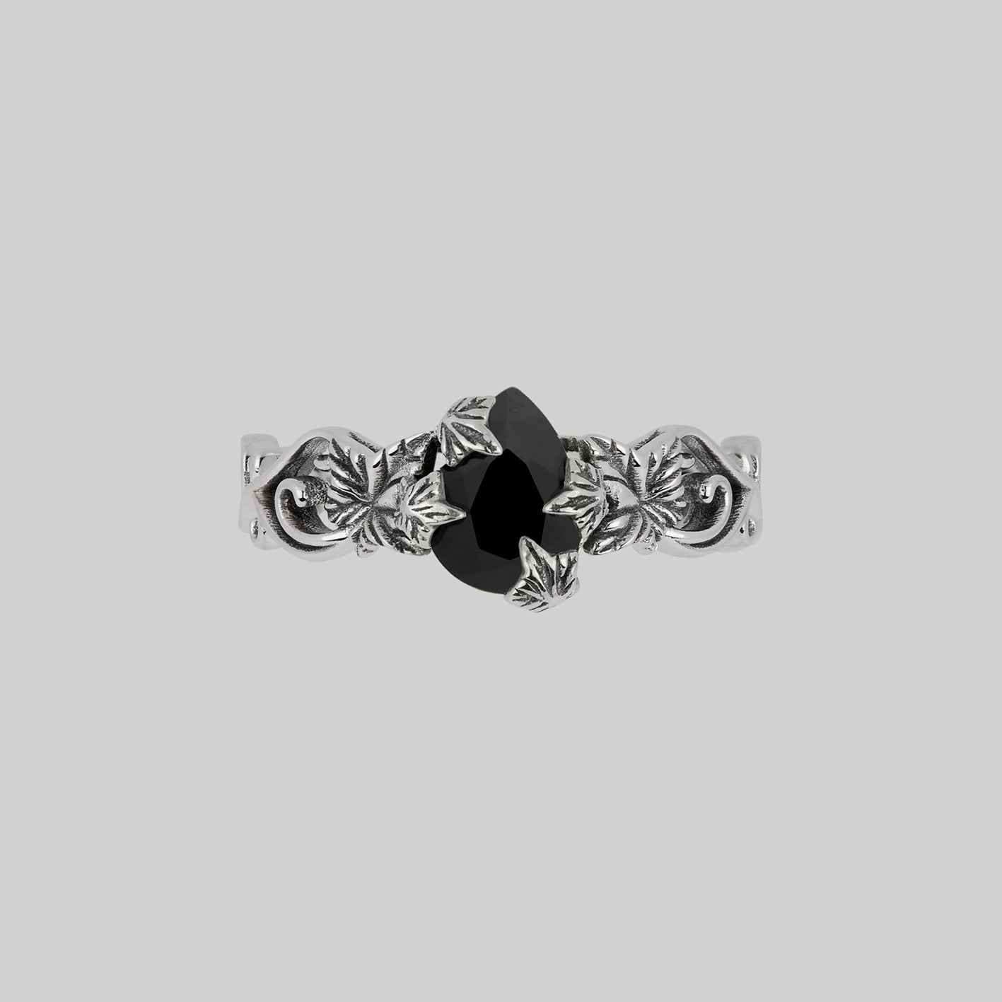 FERONIA. Secret Garden Black Onyx Ring - Silver