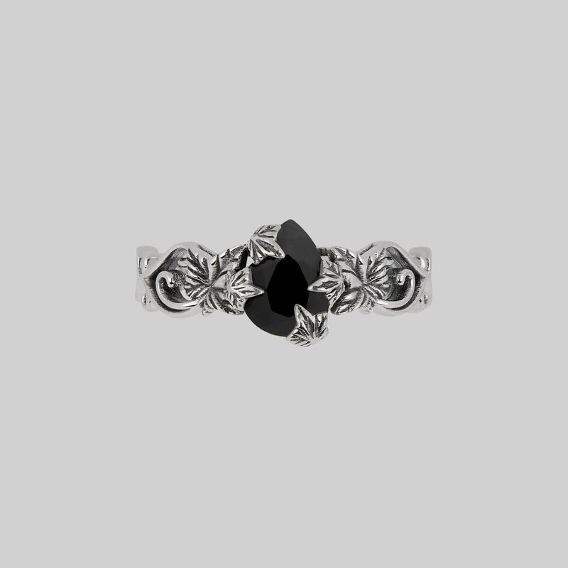 FERONIA. Secret Garden Black Onyx Ring - Silver