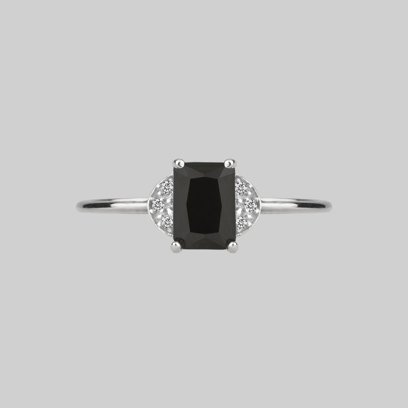 DECOR. Black Spinel Ornamental Ring - Silver