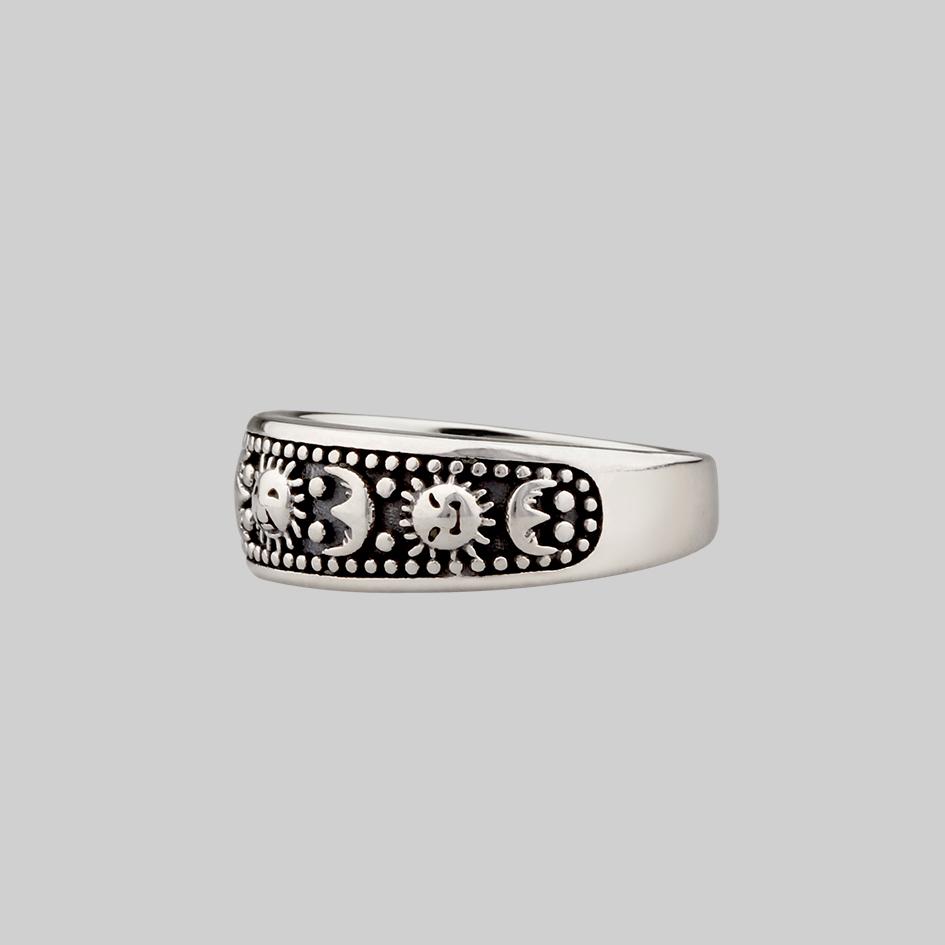 SOLAR MOON. Sun & Moon Band Ring - Silver